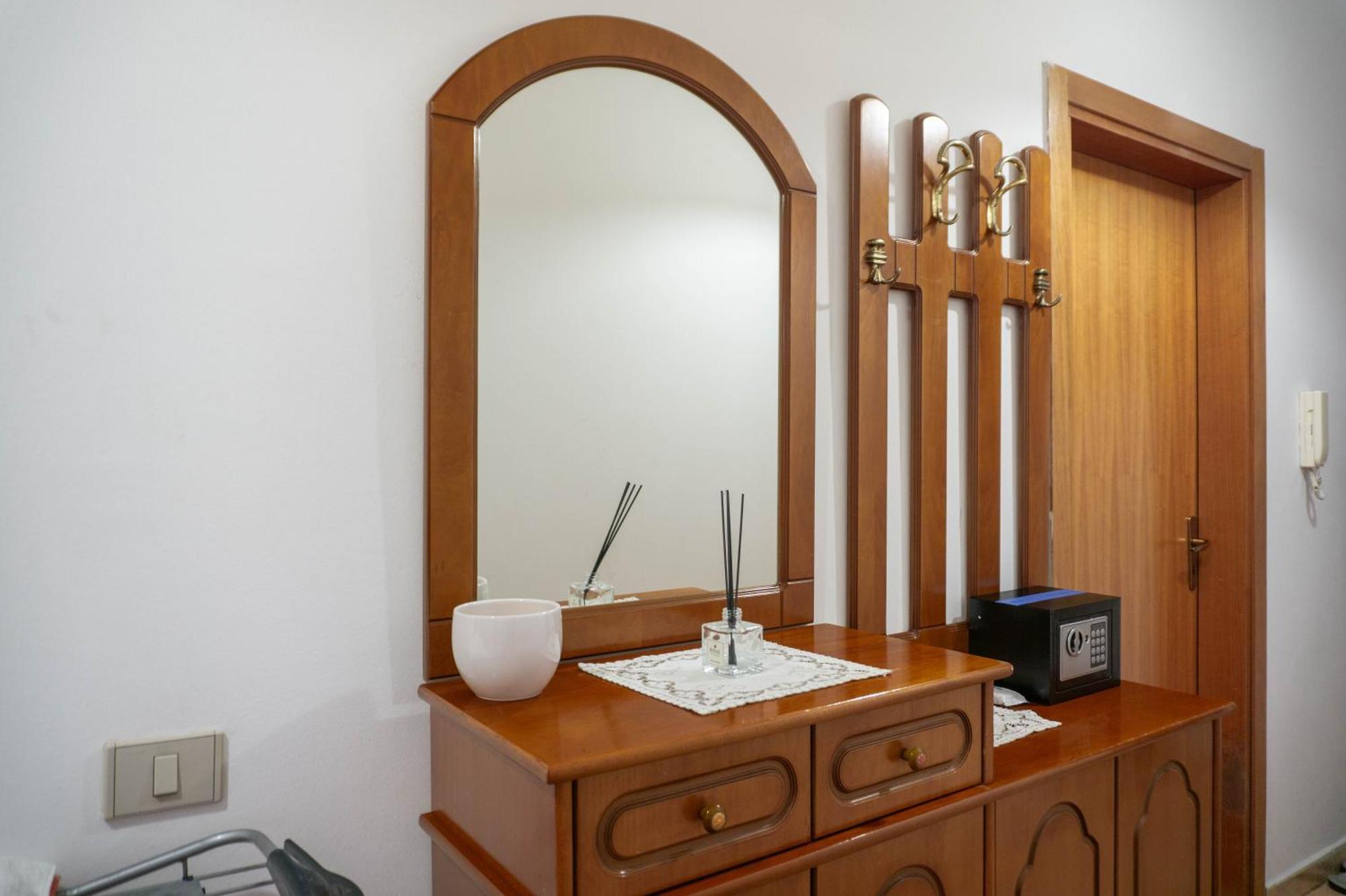 Bllok Bright Private Bedrooms With Private Bathroom On Shared Apartment Tirana Exterior foto